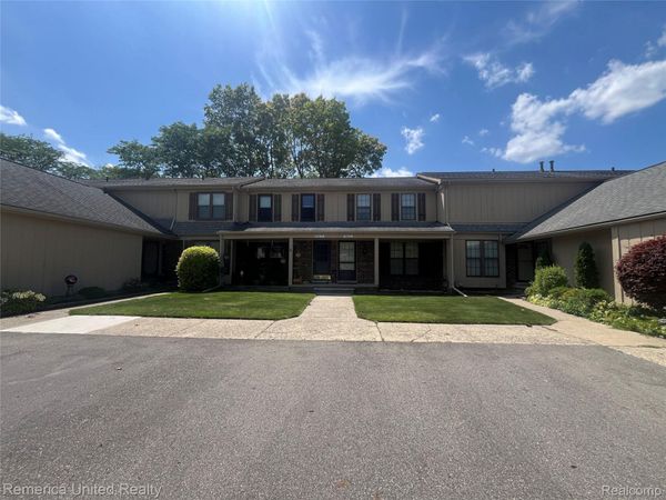 31621 Green Meadow Lane , Warren, Mi 48093