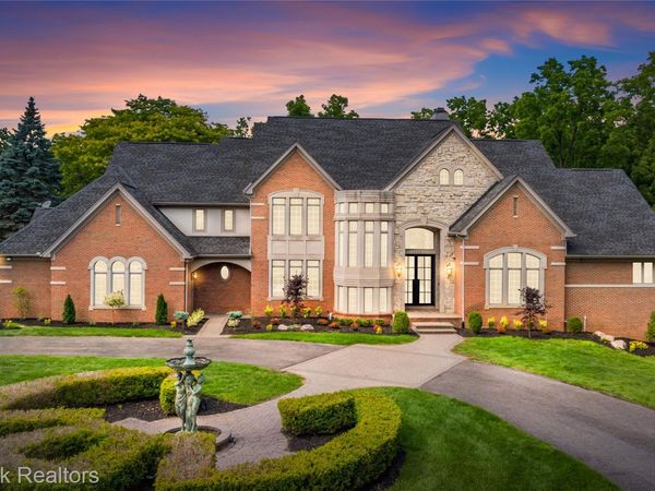 1888 W Tahquamenon Court , Bloomfield Hills, Mi 48302