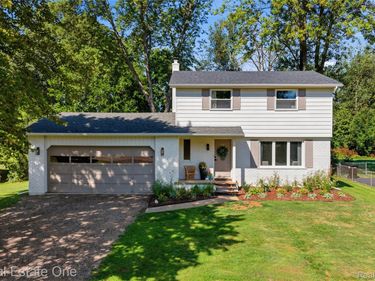 3346 Hope Lake Drive, Brighton Township, Mi 48114