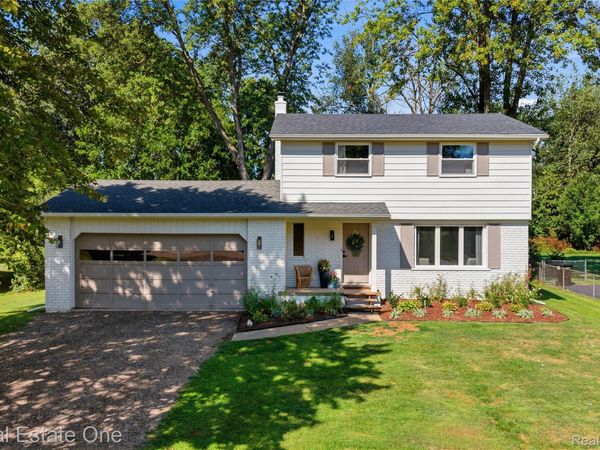 3346 Hope Lake Drive, Brighton Township, Mi 48114