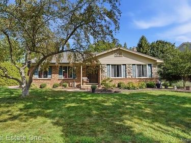 1353 Madison Drive , Troy, Mi 48083
