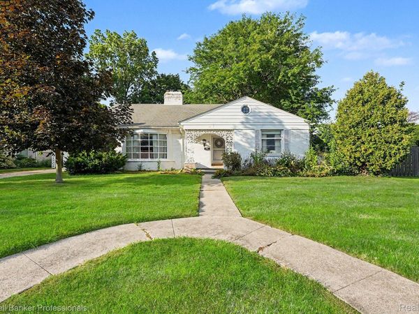 16 Hawthorne Road, Vlg of Grosse Pointe Shores, Mi 48236