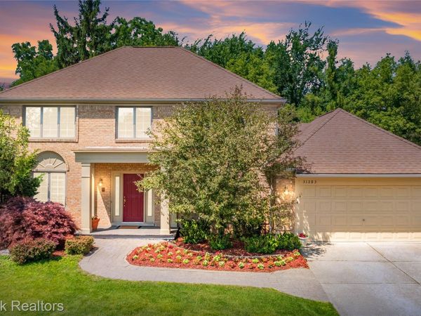 31223 Country Ridge Circle , Farmington Hills, Mi 48331