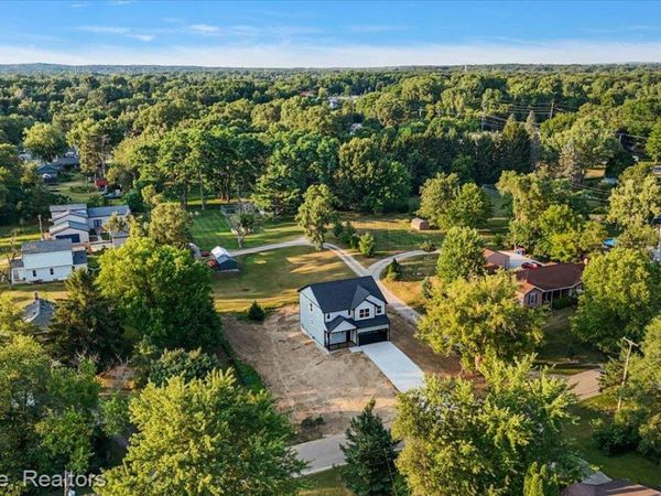 3080 W Newberry Road , Waterford Township, Mi 48329