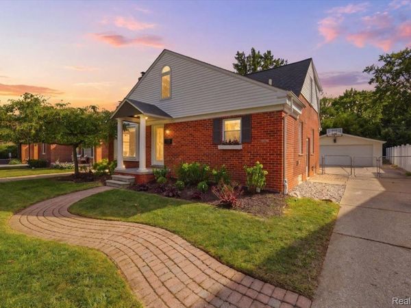 1872 Banbury Street , Birmingham, Mi 48009
