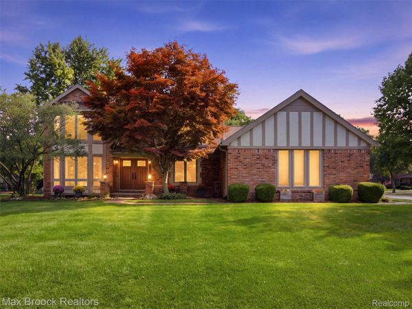 1664 White Birch Court, Troy, Mi 48098