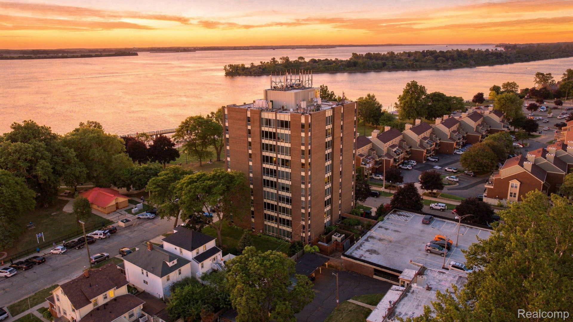 20 Chestnut Street, Unit 308, Wyandotte, Mi 48192 Main Photo
