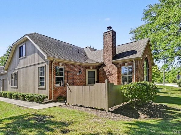 649 Perry Creek Drive, Grand Blanc, Mi 48439