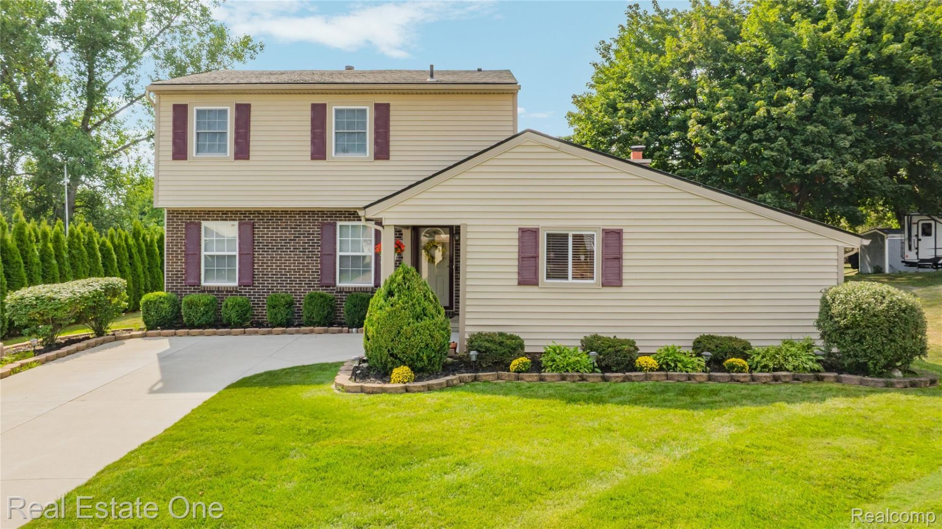 1667 Brentwood Drive, Wixom, Mi 48393 Main Photo