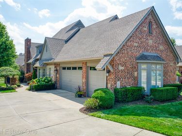 10844 Sparkling Waters Court, Green Oak Township, Mi 48178