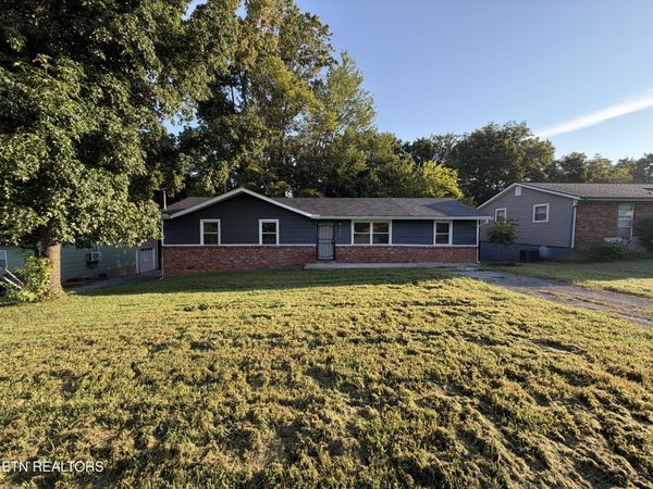 7301 Meadowbrook Circle, Knoxville, TN 37918