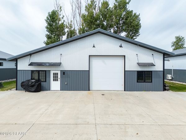 2866 HEARTLAND BUSINESS Court, Grand Forks, ND 58201