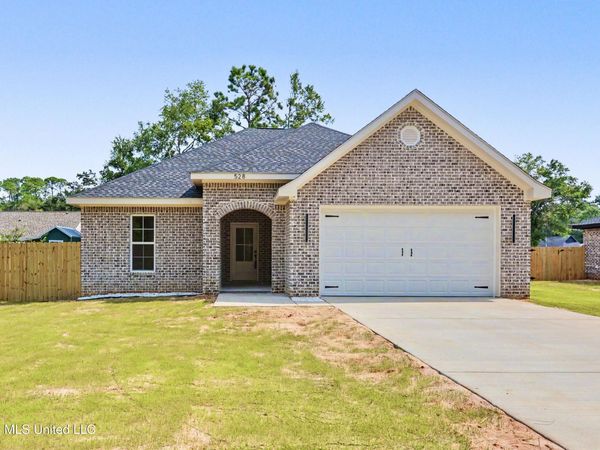 528 Plum Street, Ocean Springs, MS 39564