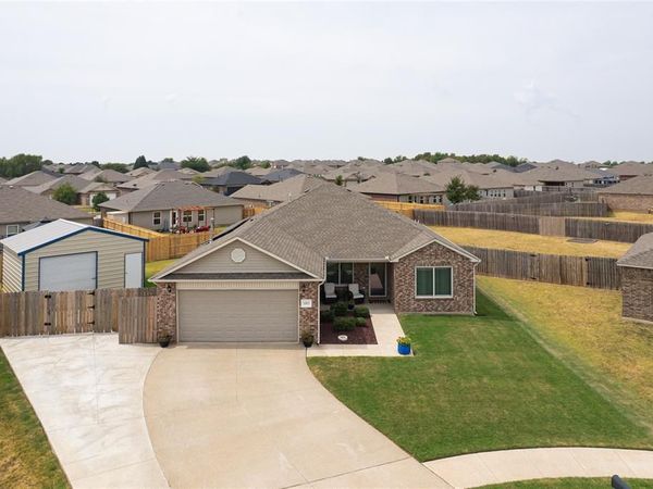 1003 N Scouts Court Way, Mustang, OK 73064