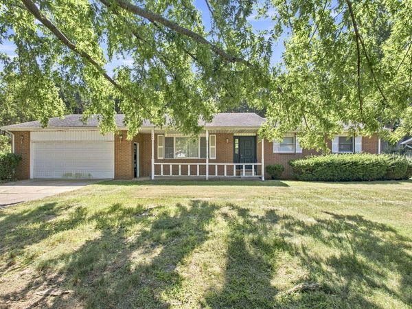 1436 St Joseph Circle, St. Joseph, MI 49085