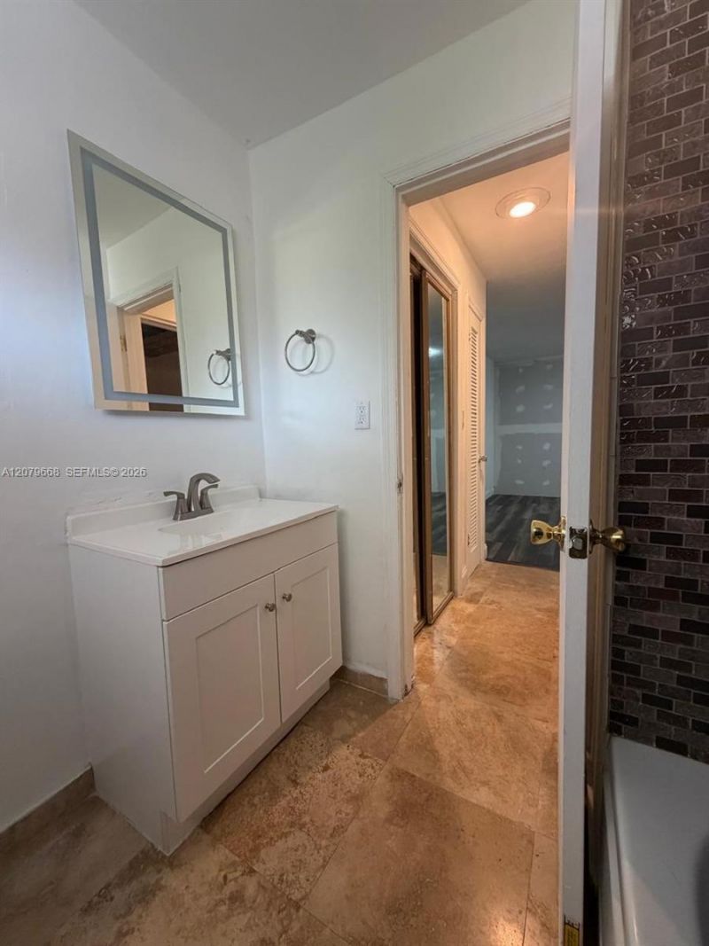 1400 NE 191st St , Unit 310, Miami, FL 33179 Photo