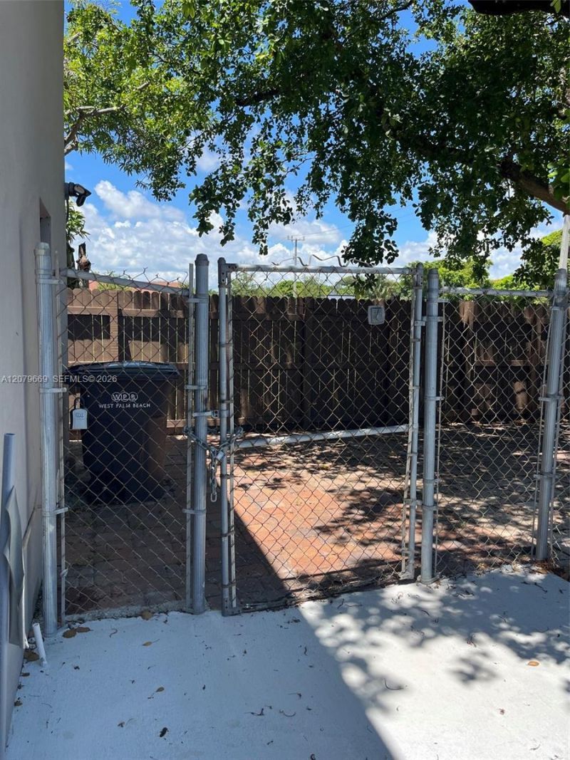 821 N Tamarind Ave , Unit B, West Palm Beach, FL 33401 Photo