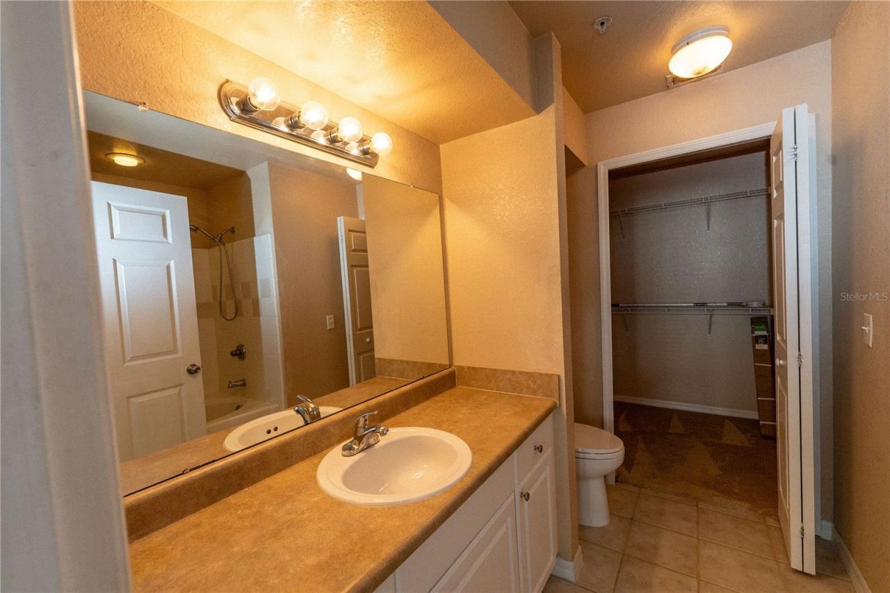 5511 Rosehill Road, Unit 203, Sarasota, FL 34233 Photo