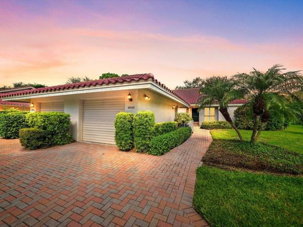 4942 KESTRAL PARK CIRCLE, Unit 10, SARASOTA, FL 34231