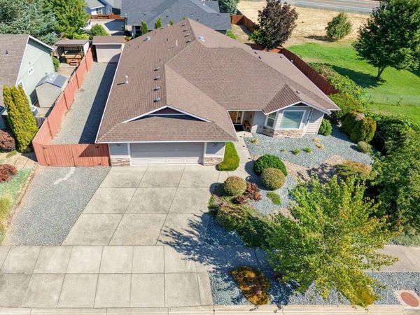 238 SW Jamee Kay Lane, Grants Pass, OR 97527