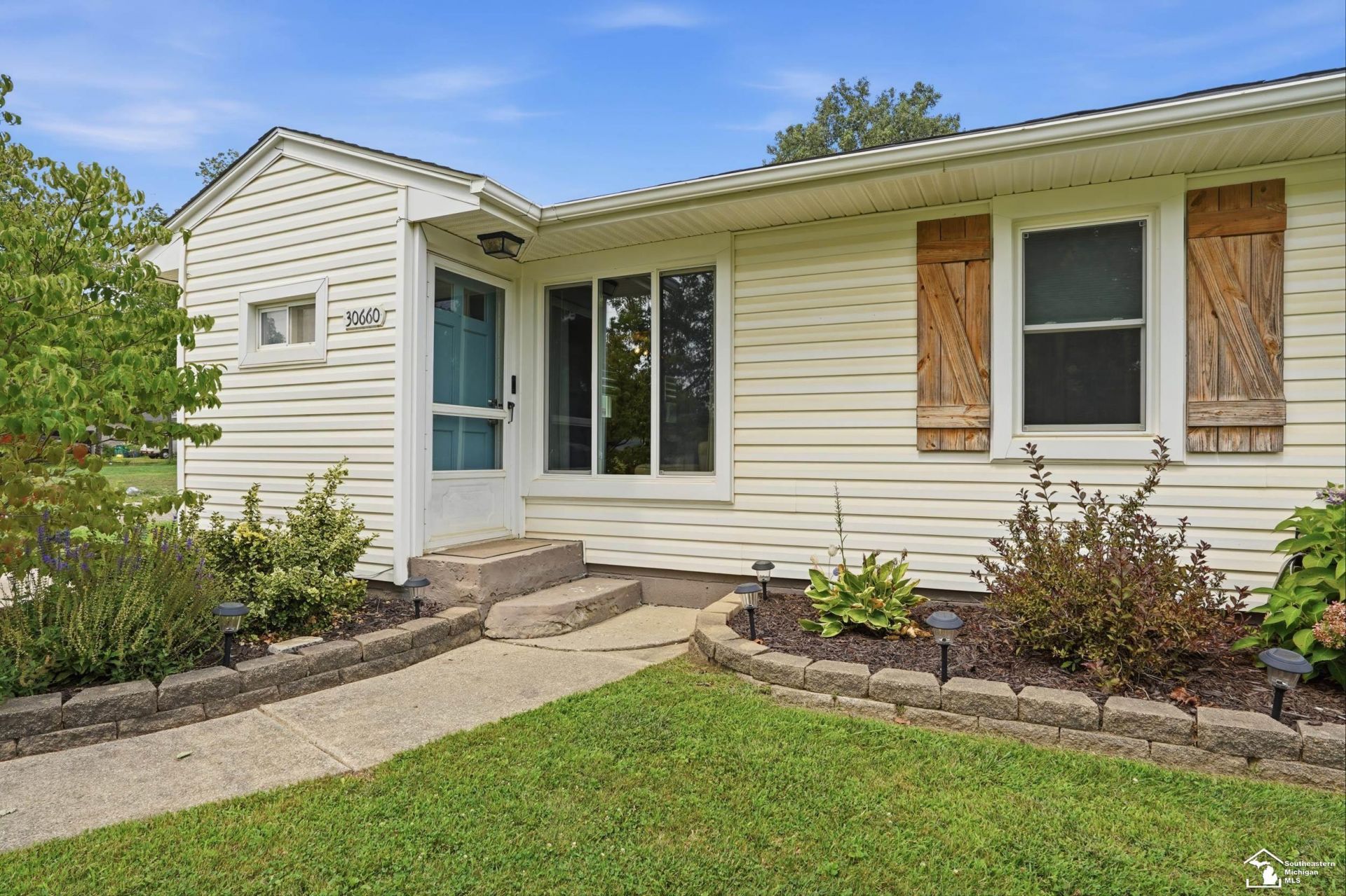 30660 West Road, New Boston, MI 48164 Main Photo