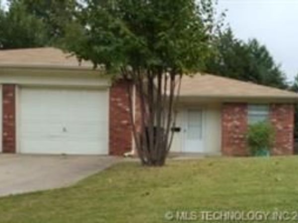 821 N Brown Street , Sapulpa, OK 74066