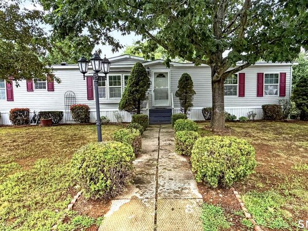 6 Circle , Windham, CT 06256