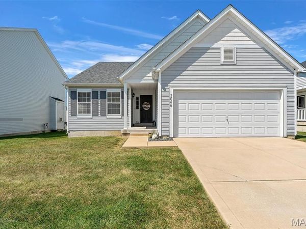 2046 Preston Woods Parkway, Lake St Louis, MO 63367