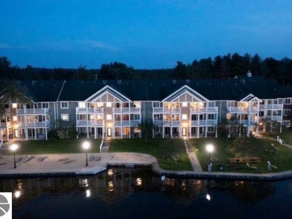 1246 Sunnyside Drive, Unit 406, Cadillac, MI 49601