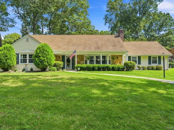 25 Seabrook Lane, Stony Brook, NY 11790