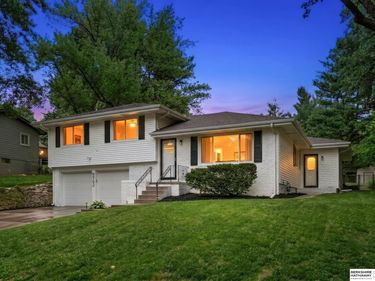 9762 Grover Street, Omaha, NE 68124