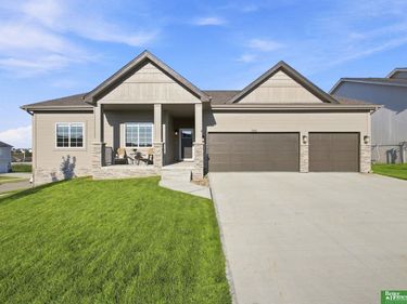 5402 N 180th Avenue, Elkhorn, NE 68022