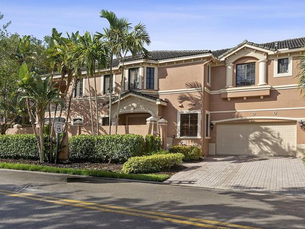 2742 Kinsington Circle, Weston, FL 33332