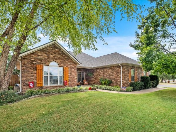 2100 Montclair Avenue, Siloam Springs, AR 72761