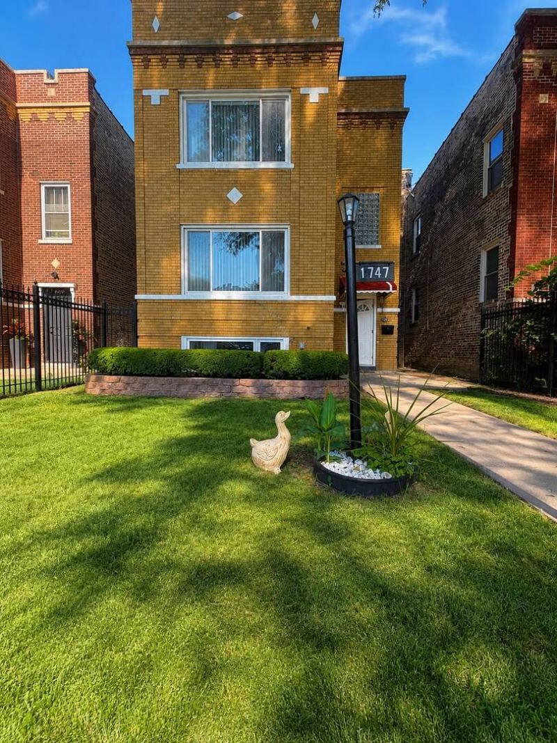 1747 N Luna Avenue, Chicago, IL 60639 Main Photo