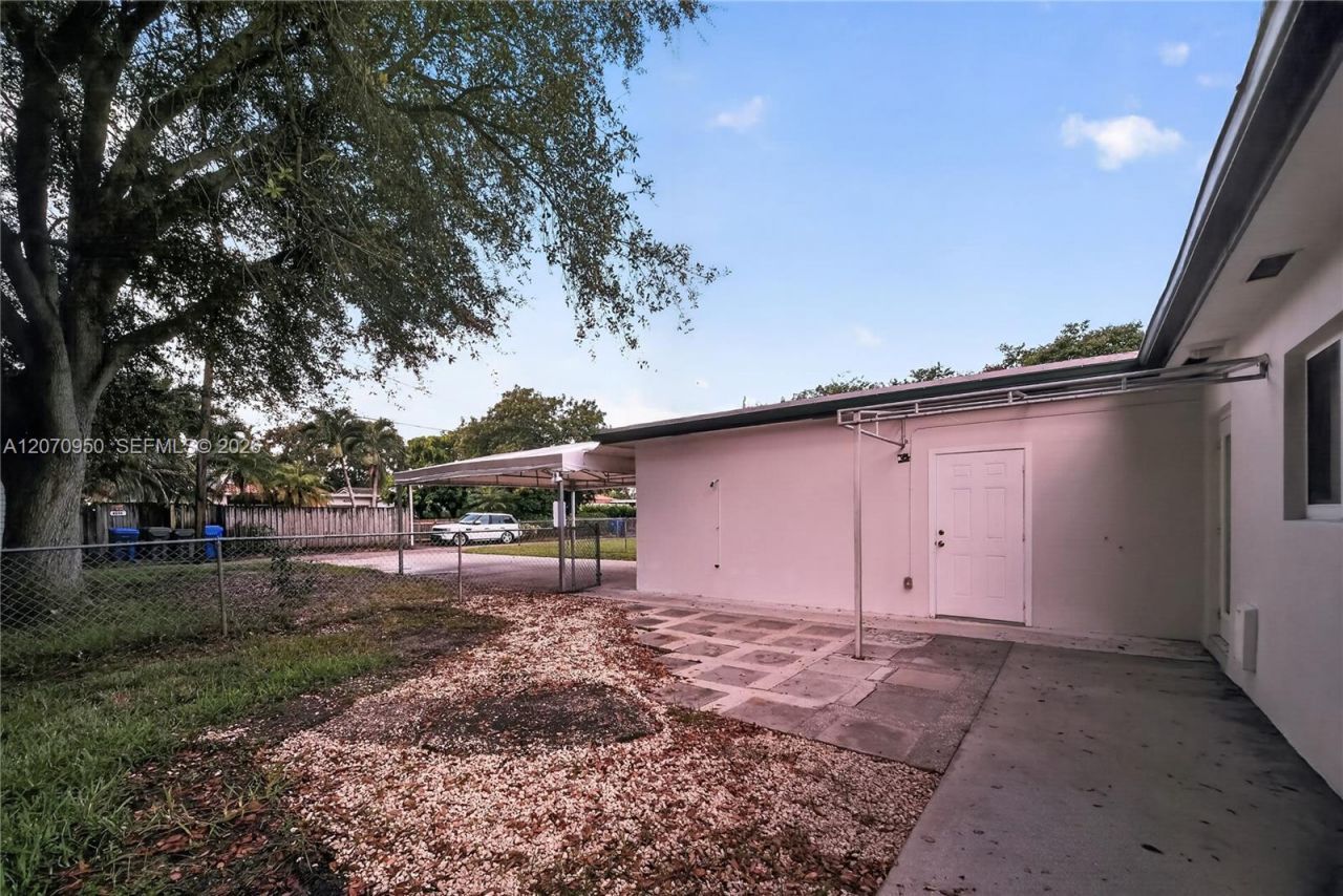 4300 Harrison St, Hollywood, FL 33021 Photo