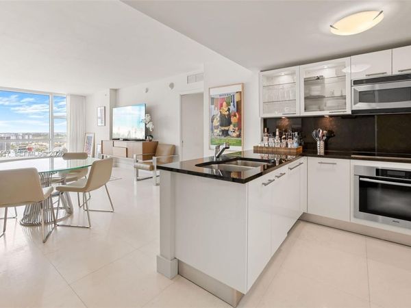 6801 Collins Ave, Unit 1401, Miami Beach, FL 33141