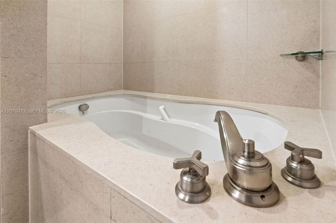 6801 Collins Ave, Unit 1401, Miami Beach, FL 33141 Photo