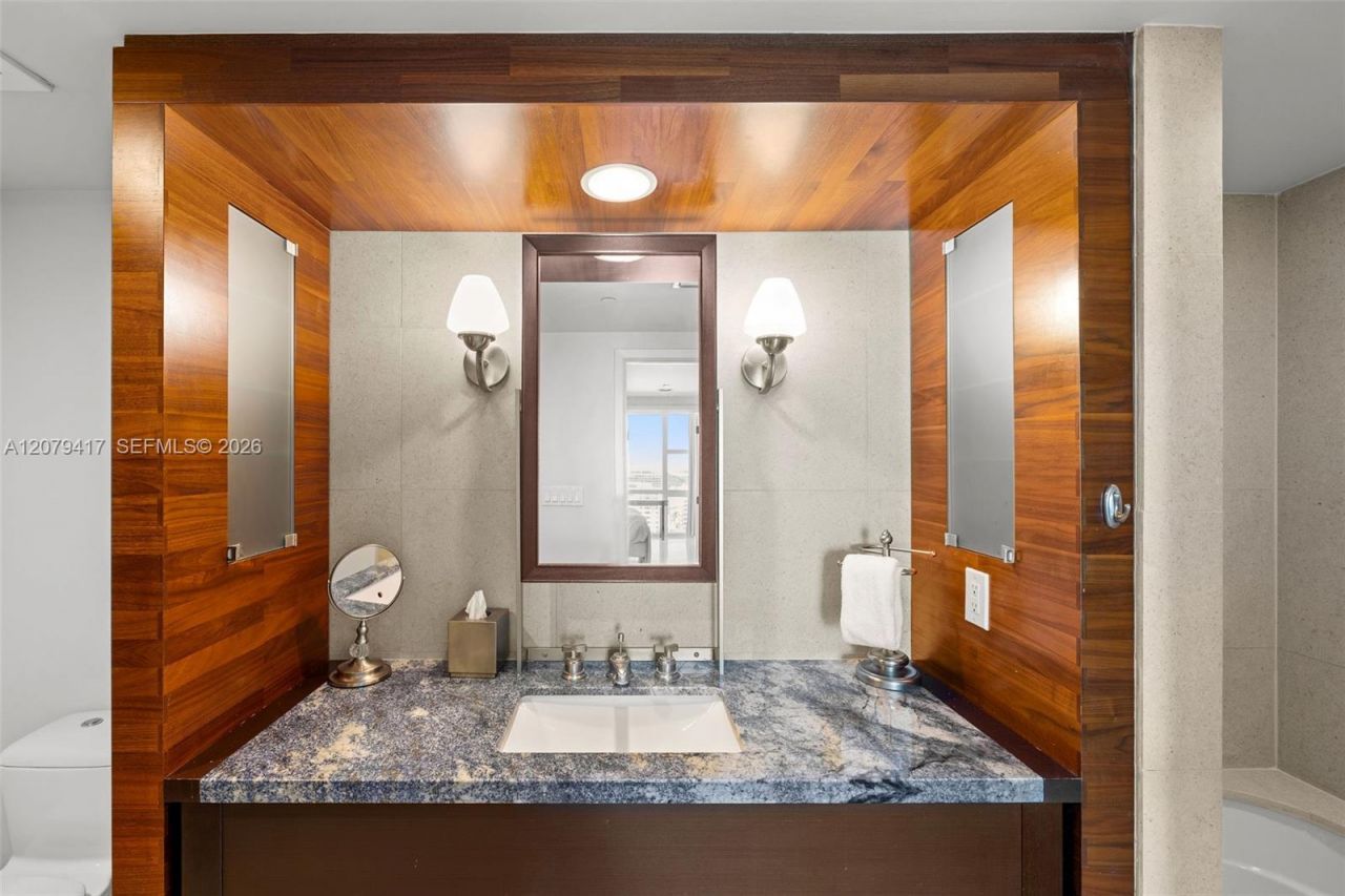 6801 Collins Ave, Unit 1401, Miami Beach, FL 33141 Photo