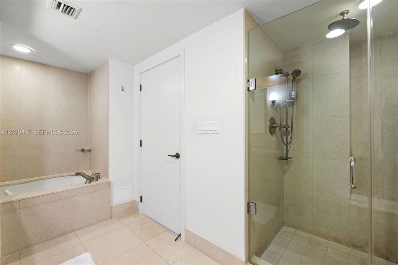 6801 Collins Ave, Unit 1401, Miami Beach, FL 33141 Photo