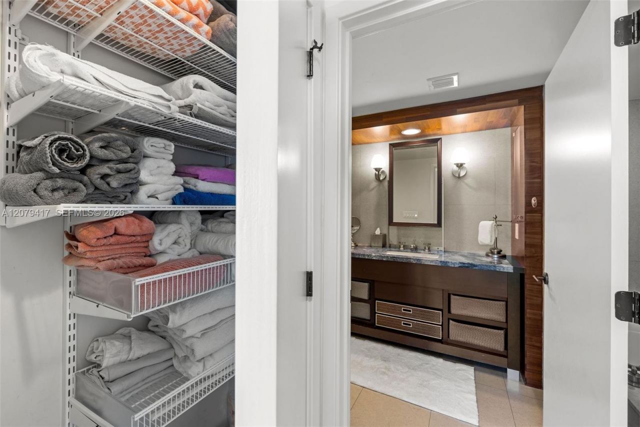 6801 Collins Ave, Unit 1401, Miami Beach, FL 33141 Photo