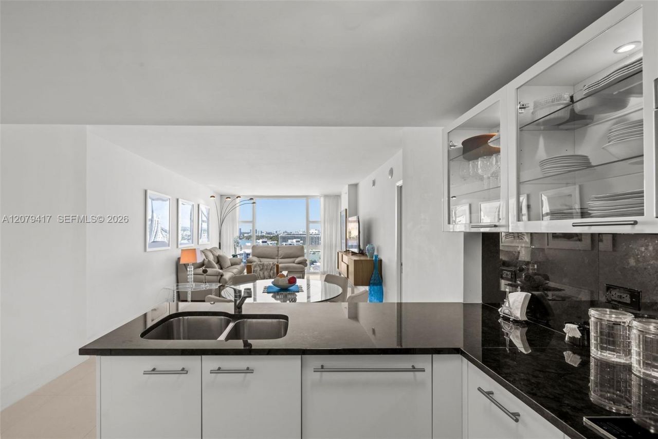 6801 Collins Ave, Unit 1401, Miami Beach, FL 33141 Photo