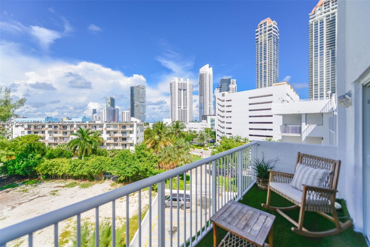 17800 Atlantic Blvd , Unit PH14, Sunny Isles Beach, FL 33160 Photo