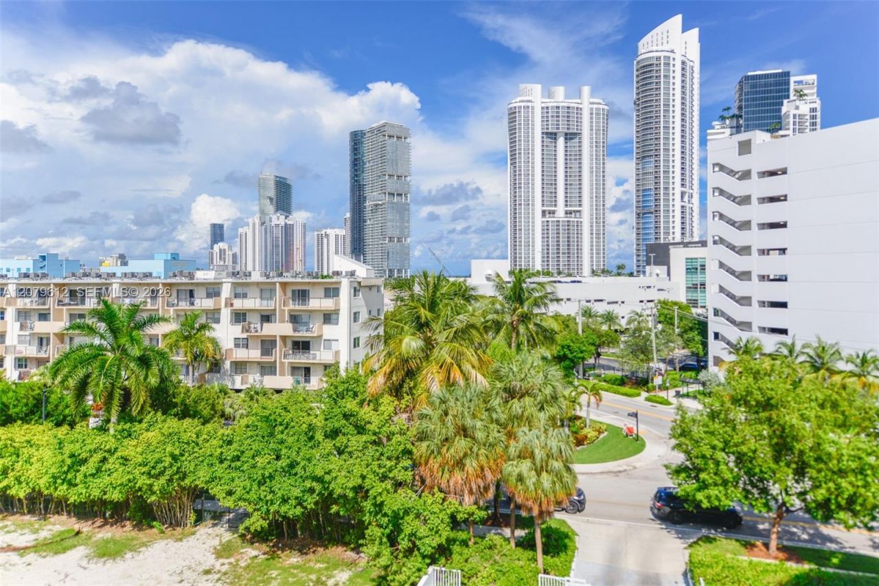 17800 Atlantic Blvd , Unit PH14, Sunny Isles Beach, FL 33160 Photo