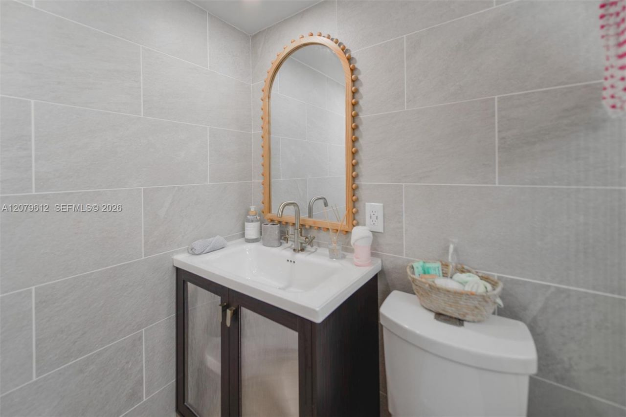 17800 Atlantic Blvd , Unit PH14, Sunny Isles Beach, FL 33160 Photo