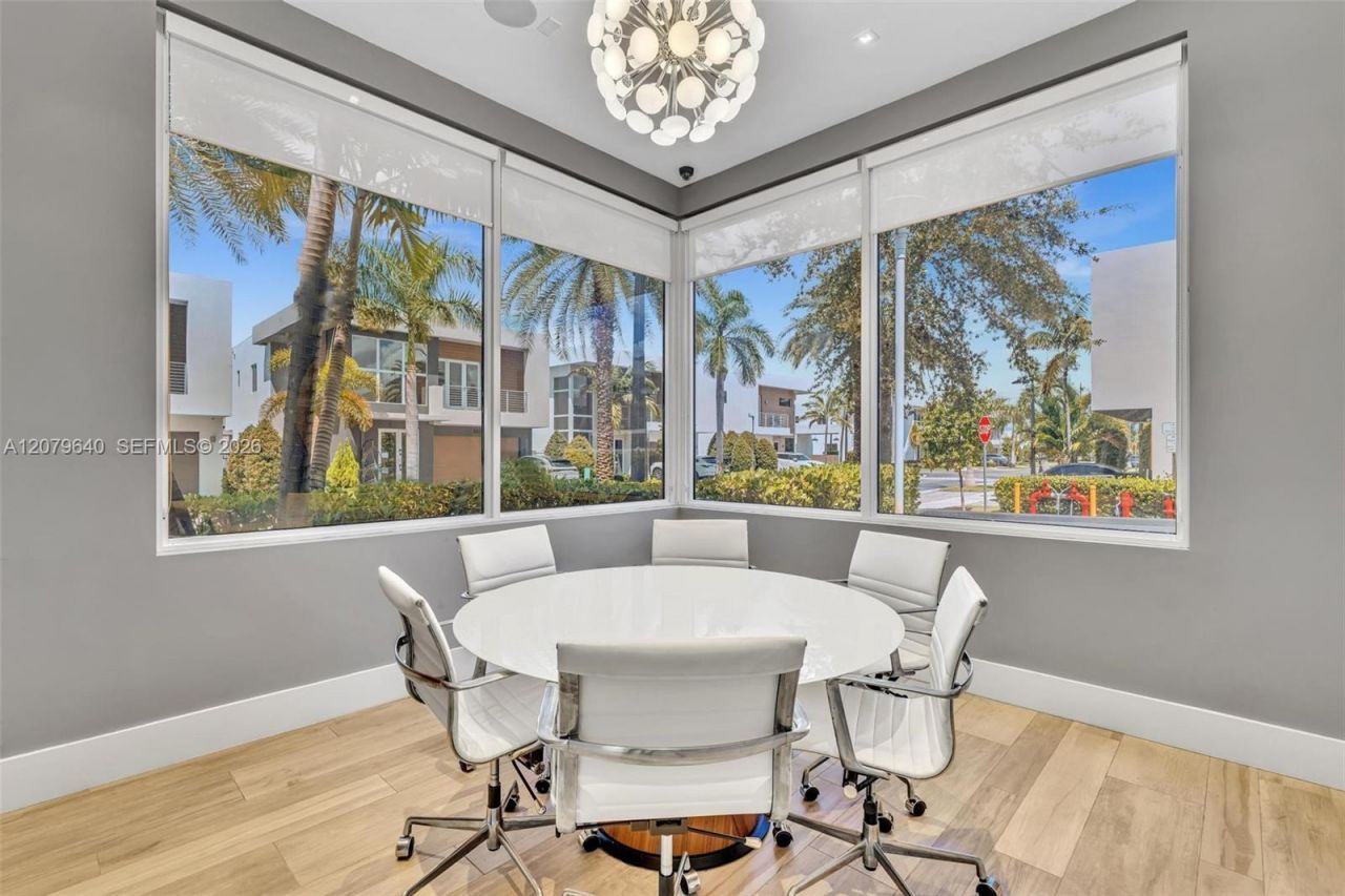 9870 NW 74th Ter, Doral, FL 33178 Photo