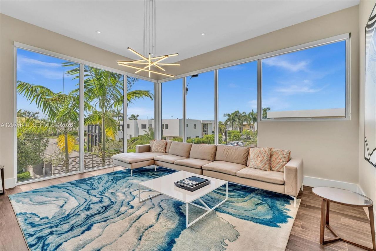 9870 NW 74th Ter, Doral, FL 33178 Photo