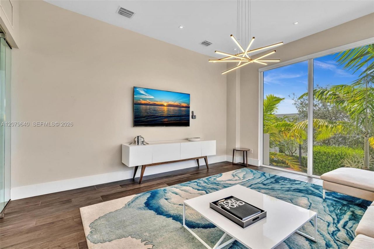 9870 NW 74th Ter, Doral, FL 33178 Photo