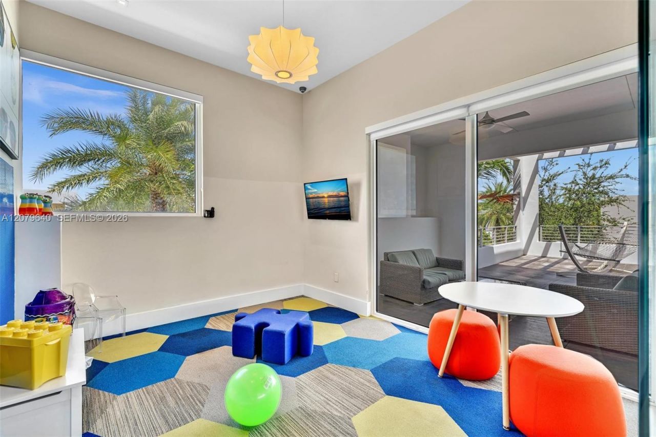 9870 NW 74th Ter, Doral, FL 33178 Photo