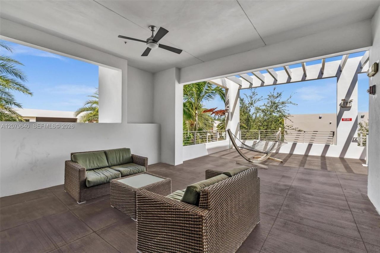 9870 NW 74th Ter, Doral, FL 33178 Photo